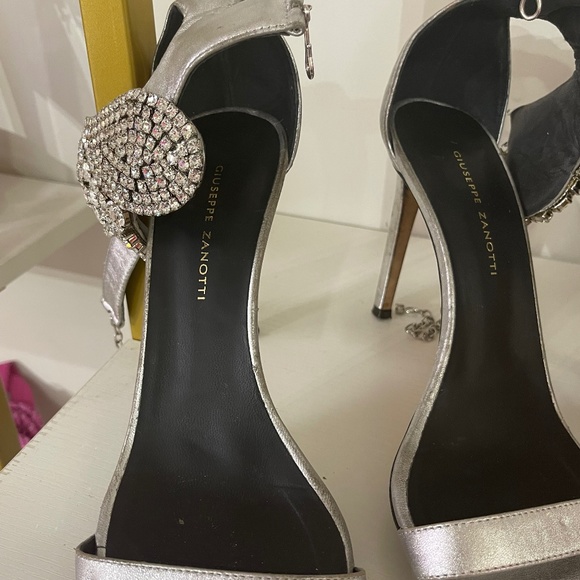 Giuseppe zanotti silver strap heel with diamond heart - Picture 2 of 3